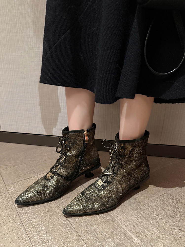 定制2025新款法式小众高级感轻奢马毛短靴女尖头中跟复古绑带靴