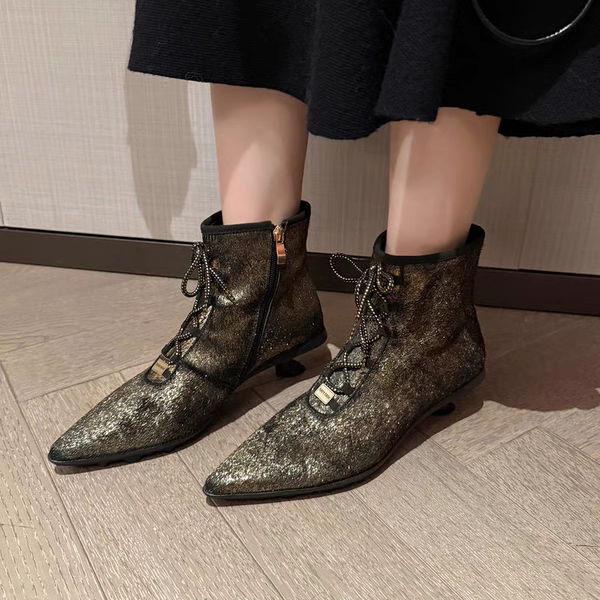 定制2025新款法式小众高级感轻奢马毛短靴女尖头中跟复古绑带靴