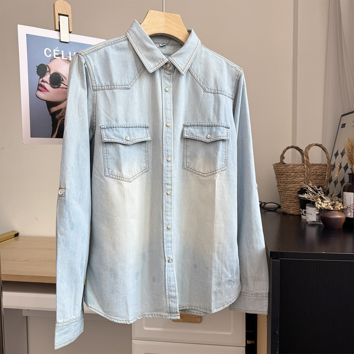 早春款浅色系双口袋牛仔衬衫女装上衣纯棉磨破水洗POLO领随身衬衣