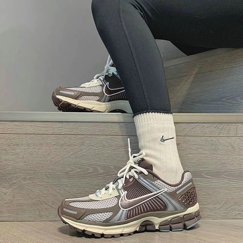 vomero5跑步鞋耐克复古女