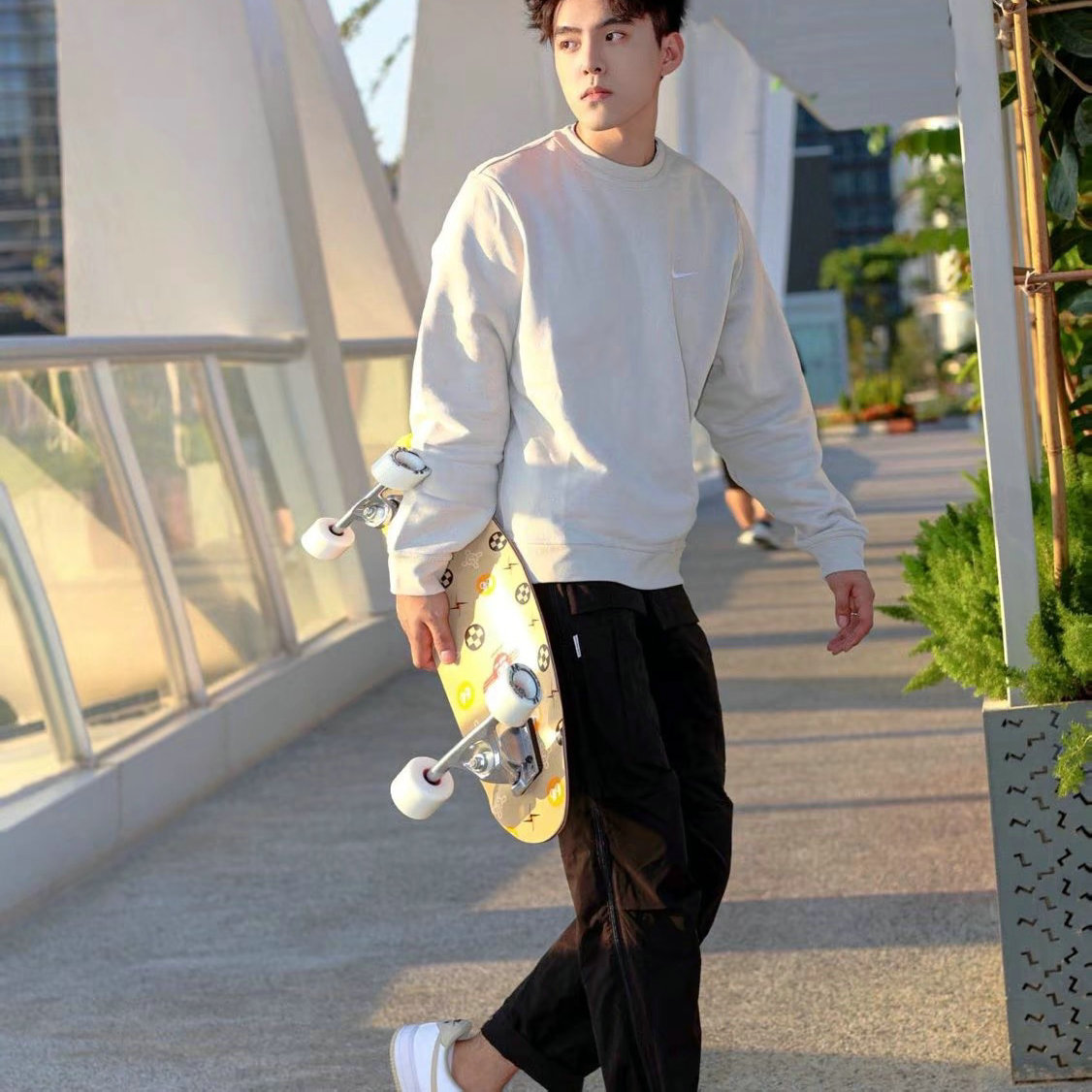Nike/耐克男款圆领加绒长袖卫衣