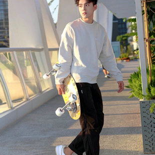 Nike SWOOSH 耐克男款圆领纯色加绒长袖套头运动休闲卫衣 916609