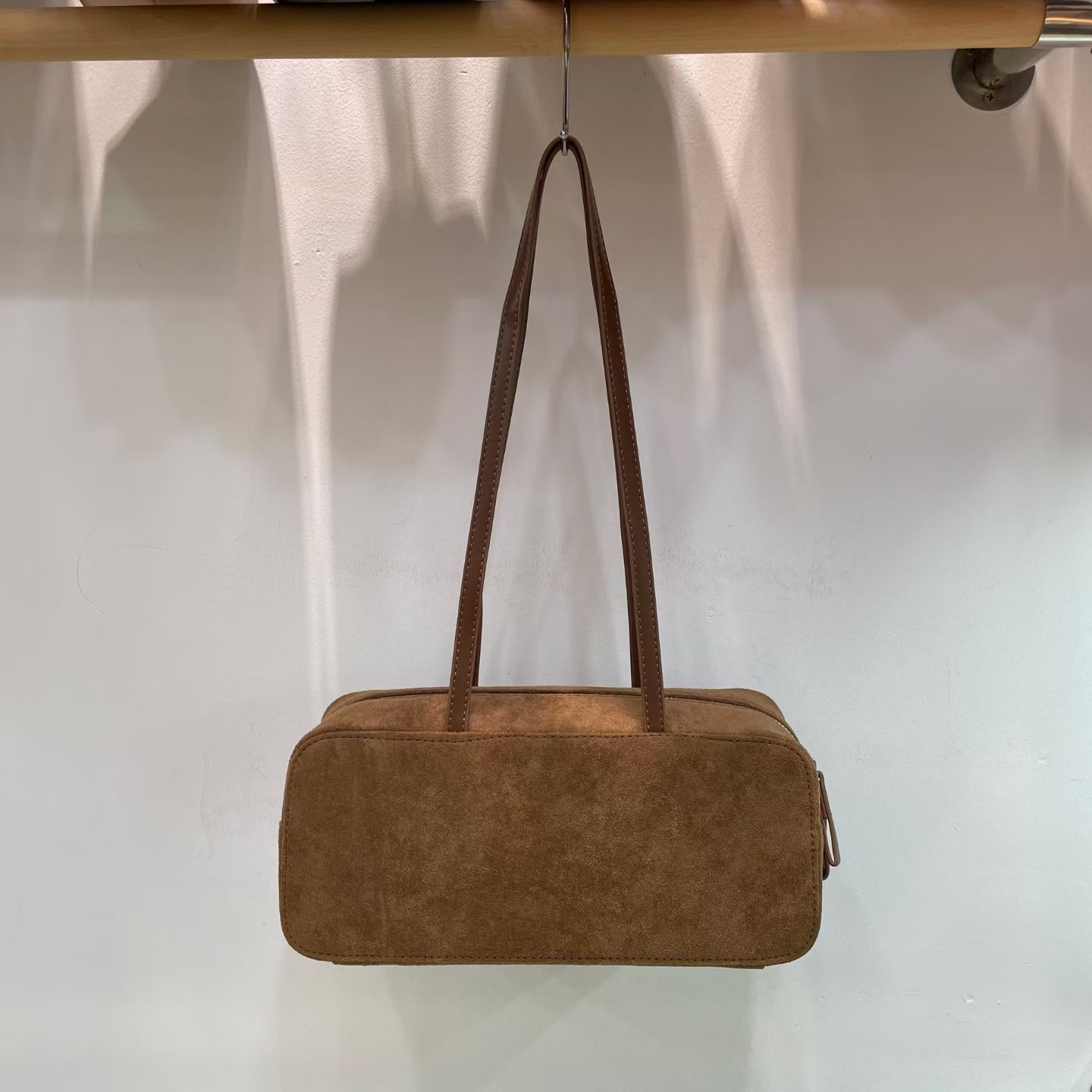 复古法棍磨砂麂皮绒面单肩包