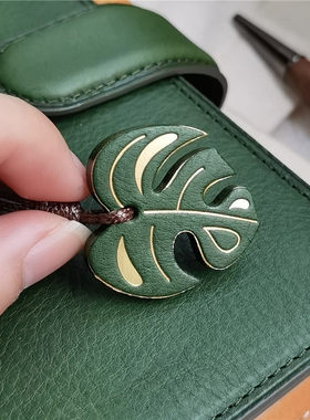 QY 原创mbox龟背叶烫金活页挂件吊牌吊坠ins风真皮复古装饰牌