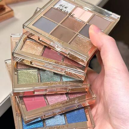Beautiful! the Image of a Rich Daughter Is Brought to Life... Nine-Color Eyeshadow Palette with Luxurious and Comprehensive Color Scheme, Base and Highlighter with Dazzling Sparkle