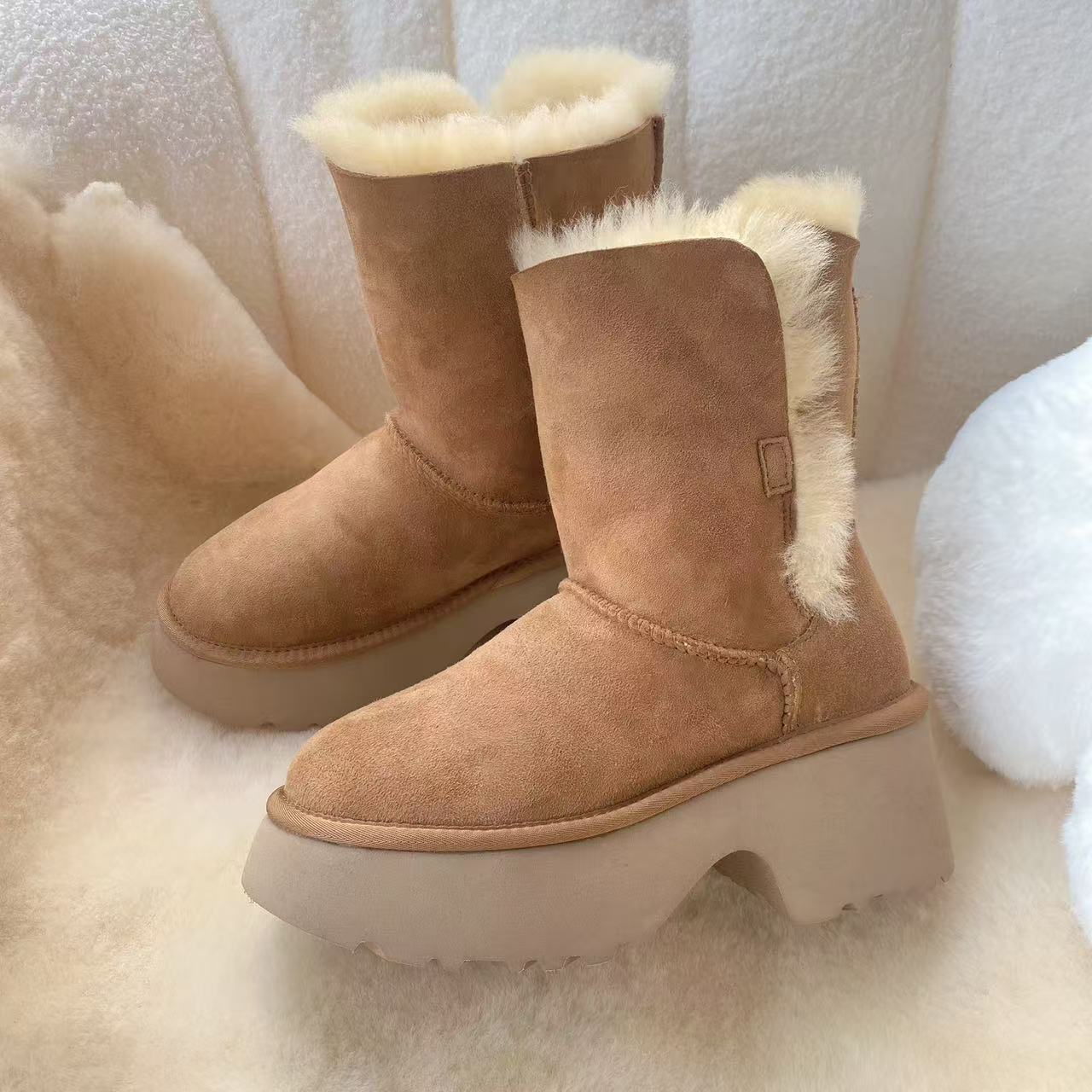 东北秋冬女羊皮毛一体雪地靴雨琦人鱼坡跟厚底翻毛埃斯米中帮女靴