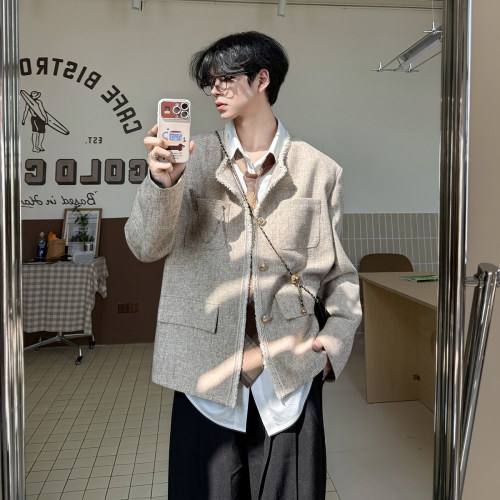 白口阳胸针款无领小香外套