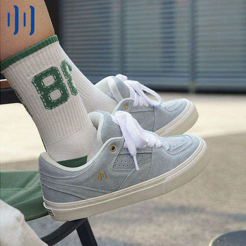 顽刻冰蓝色翻毛皮低帮情侣滑板鞋