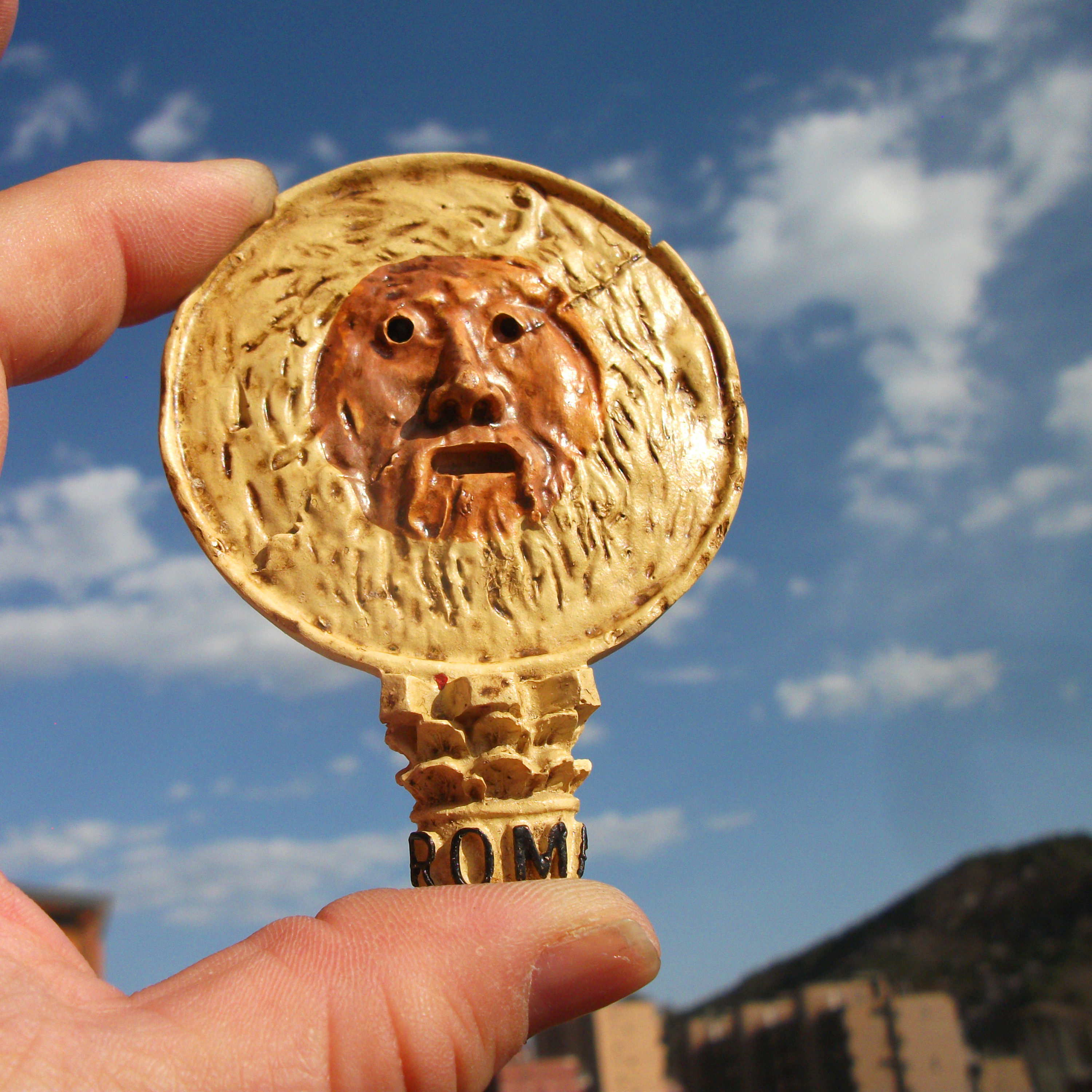 WORLD TRAVEL COMMEMORATIVE FRIDGE MAGNET ROME ITALY IS WIDELY KNOWN AS THE MOUTH OF TRUTH FOR ROMAN HOLIDAYS