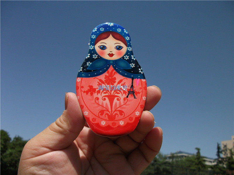 RUSSIAN LOCAL FRIDGE MAGNETS MATRYOSHKA DOLLS HAVE A GLAZED SURFACE AND A VARIETY OF MODELS