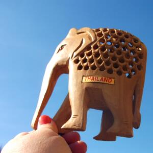 泰国当地购买摆件 纪念品 旅背 木质 大象套小象 镂空 THAILAND