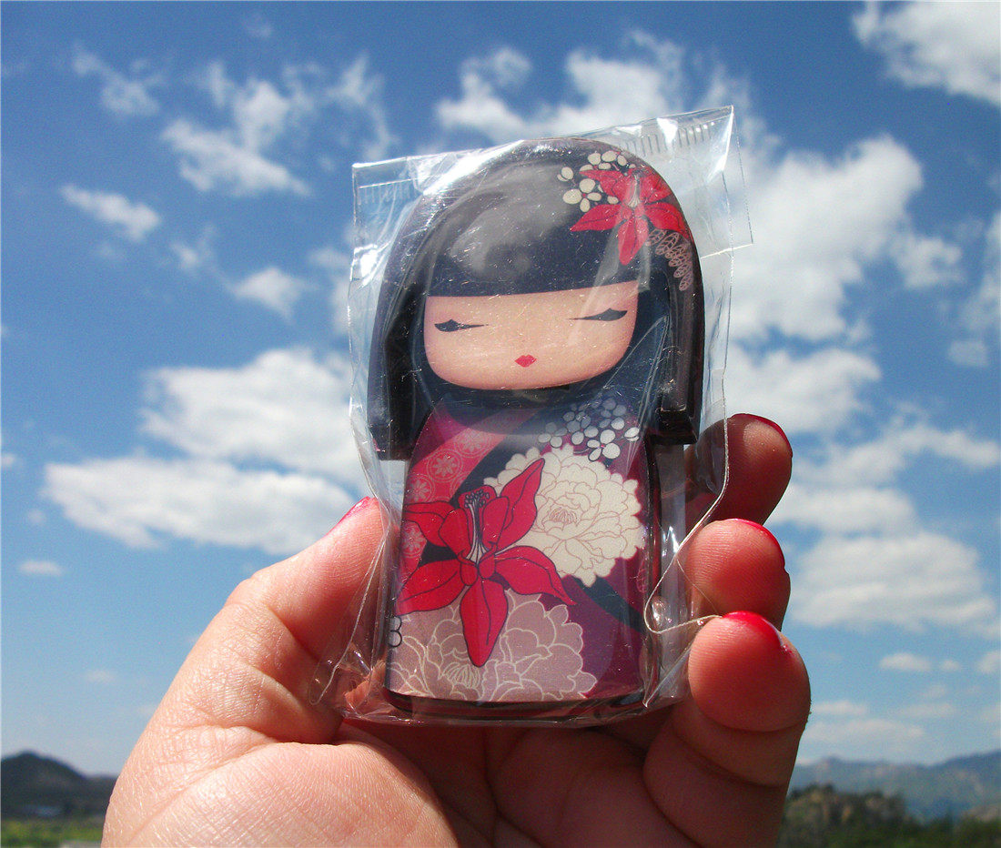 WORLD TRAVEL COMMEMORATIVE REFRIGERATOR STICKERS JAPANESE KIMONO SMALL DOLL WOODEN DOUBLE-LAYER STRUCTURE SMILEY HAND LETTER