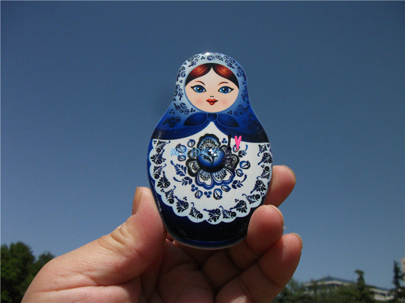 RUSSIAN LOCAL FRIDGE MAGNETS MATRYOSHKA DOLLS HAVE A GLAZED SURFACE AND A VARIETY OF MODELS