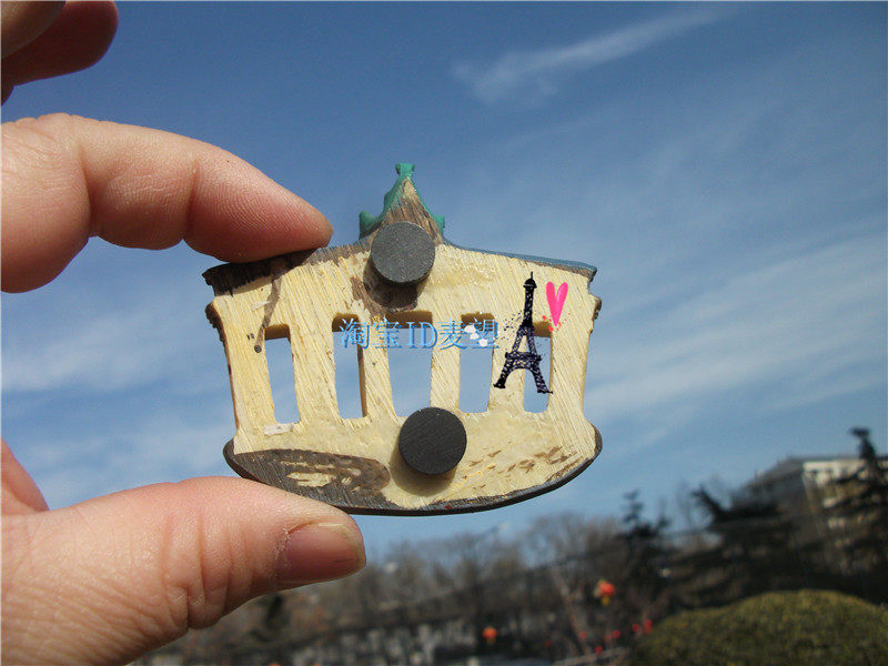 TOURIST COMMEMORATIVE FRIDGE MAGNET BERLIN GERMANY BRANDENBURG GATE THE SYMBOL OF BERLIN IN THE MIRROR
