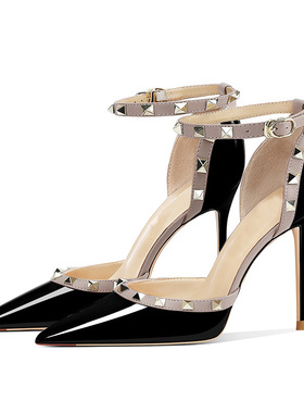 大码铆钉高跟鞋2025夏季性感百搭不累脚裸色尖头一字带扣包头凉鞋