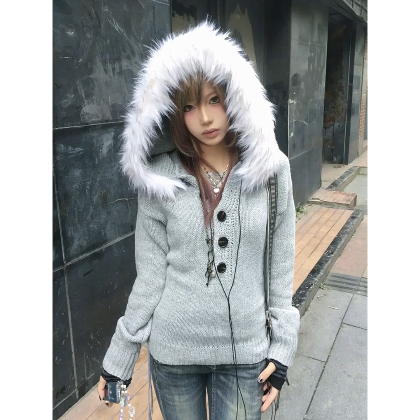 【免费试穿】可拆卸毛领连帽毛衣