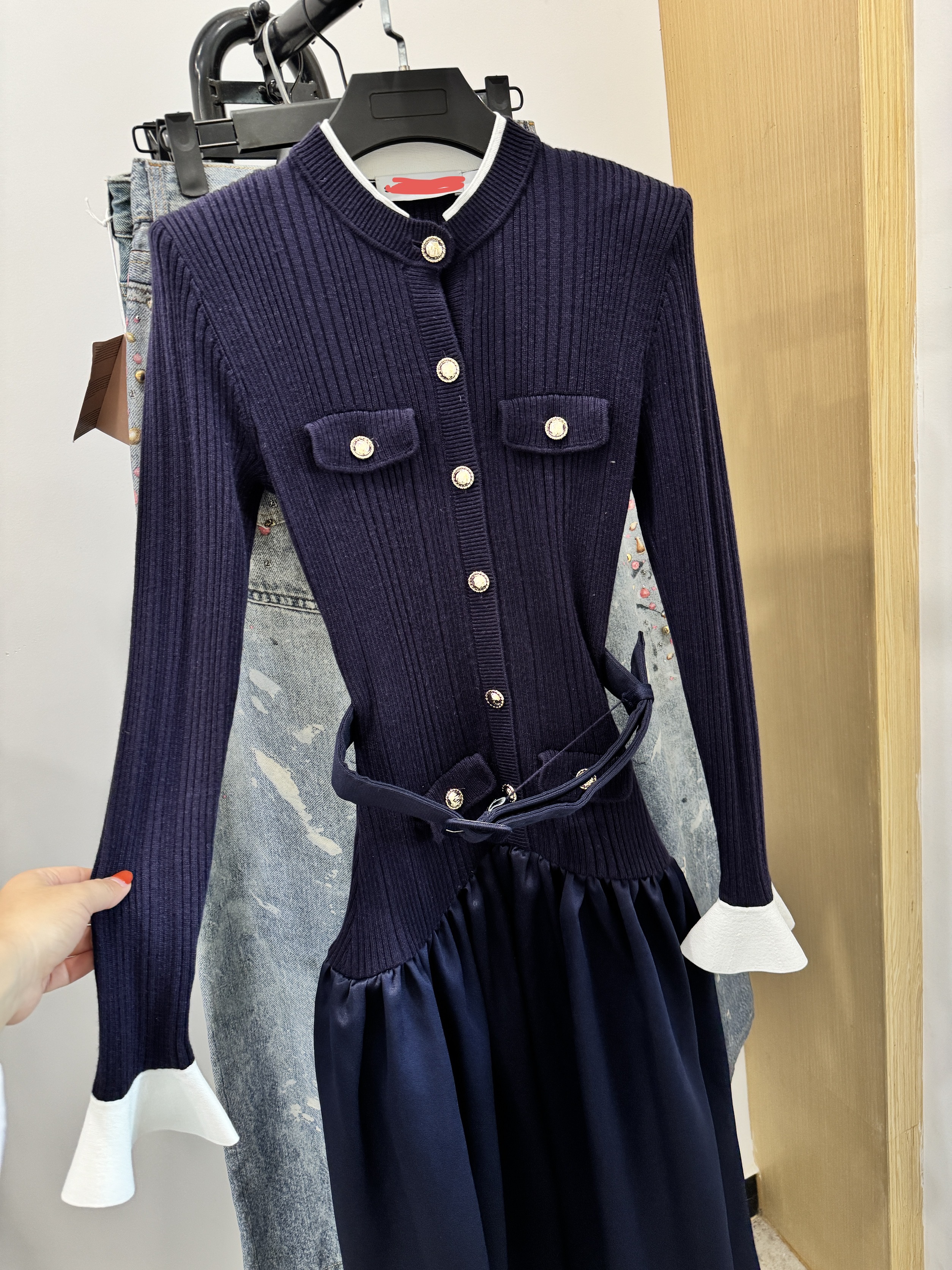 2025秋冬新款法式复古气质收腰显瘦连衣裙女高级感小众设计感裙子