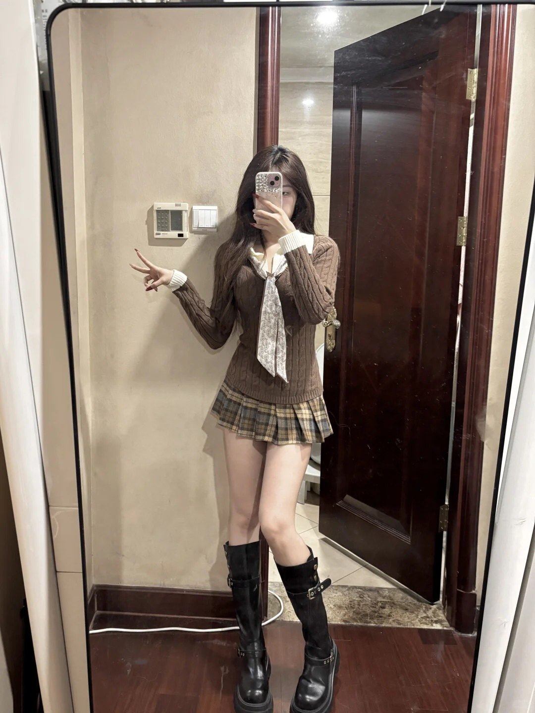 韩系学院风女秋冬针织假两件麻花毛衣叠穿校供感咖色格裙显瘦套装