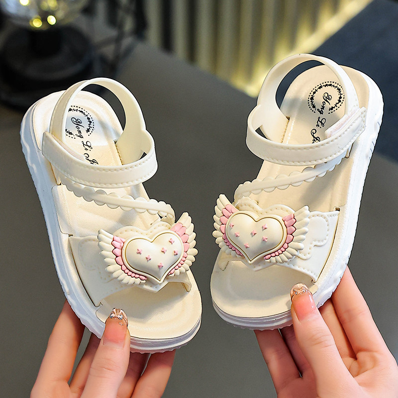 女童凉鞋2026夏季新款公主风洋气软底防滑小中大童可湿水沙滩凉鞋