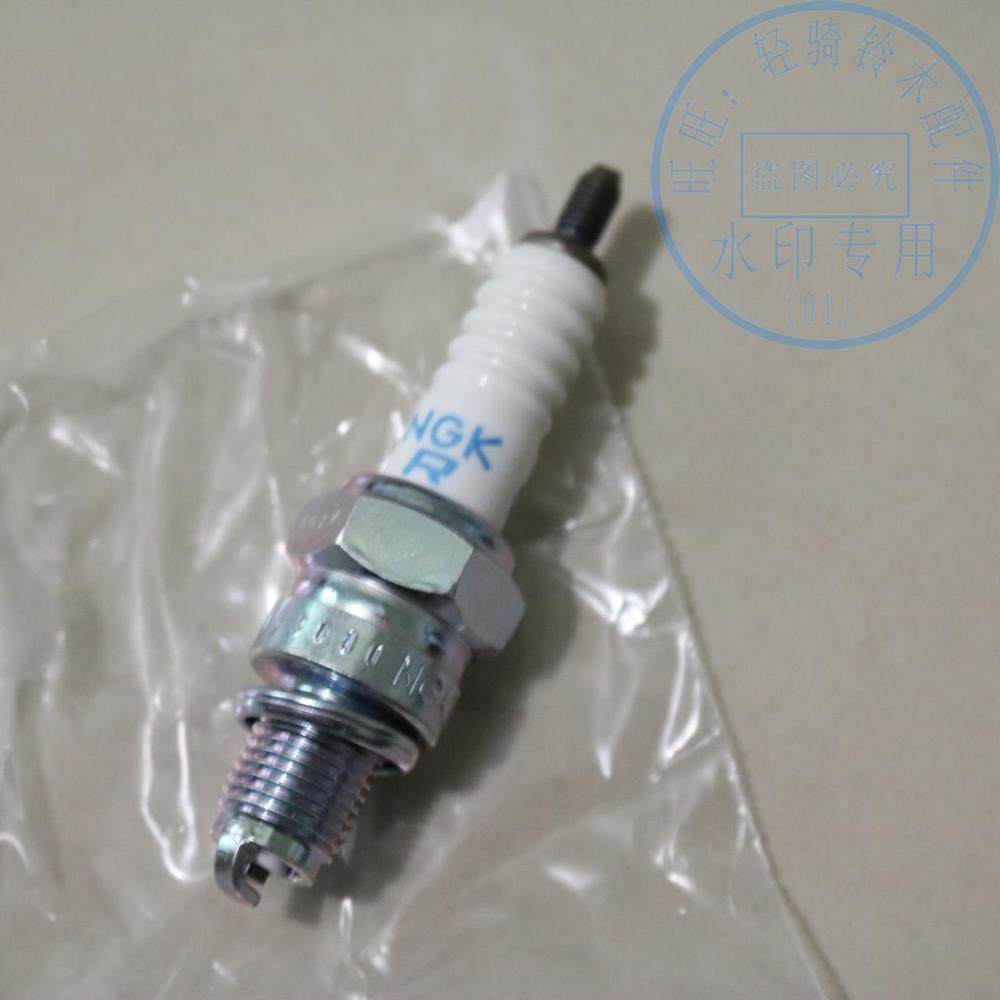 适用轻骑铃木摩托车骏驰QS125-5ABCEFGH火花塞GT125X 火嘴 点火咀