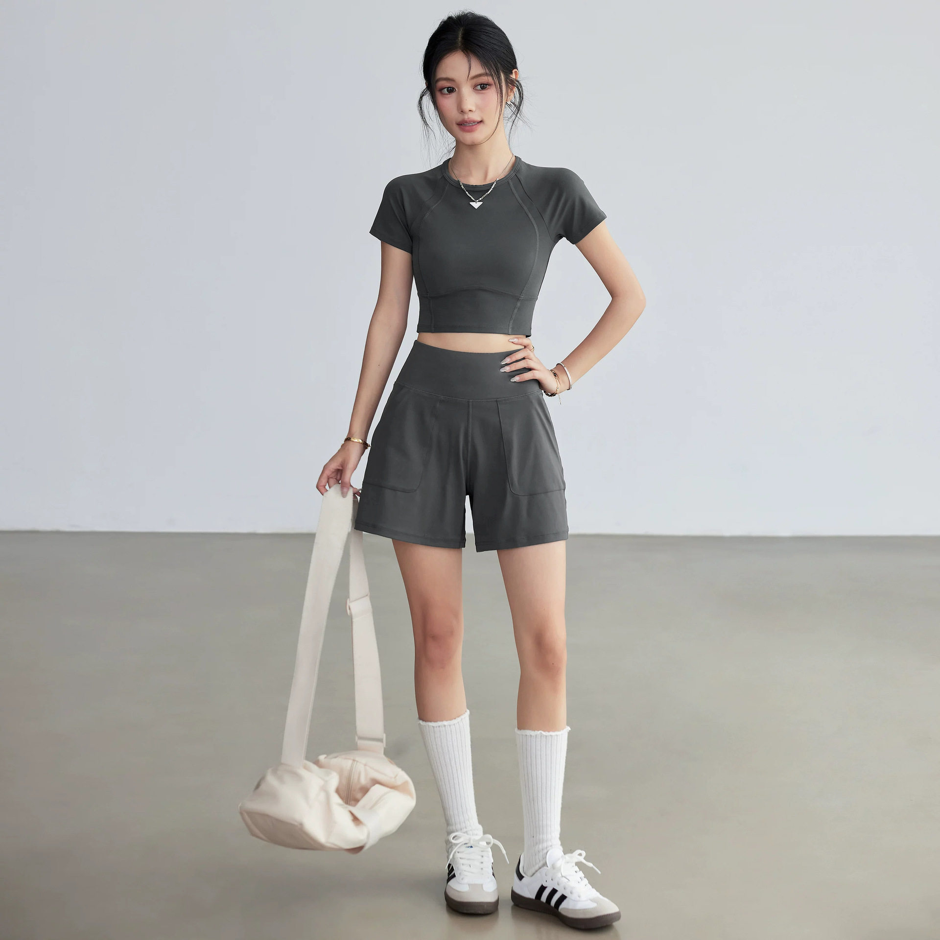 运动短裤女宽松大码显瘦高腰瑜伽服套装口袋三分裤跑步休闲工装裤