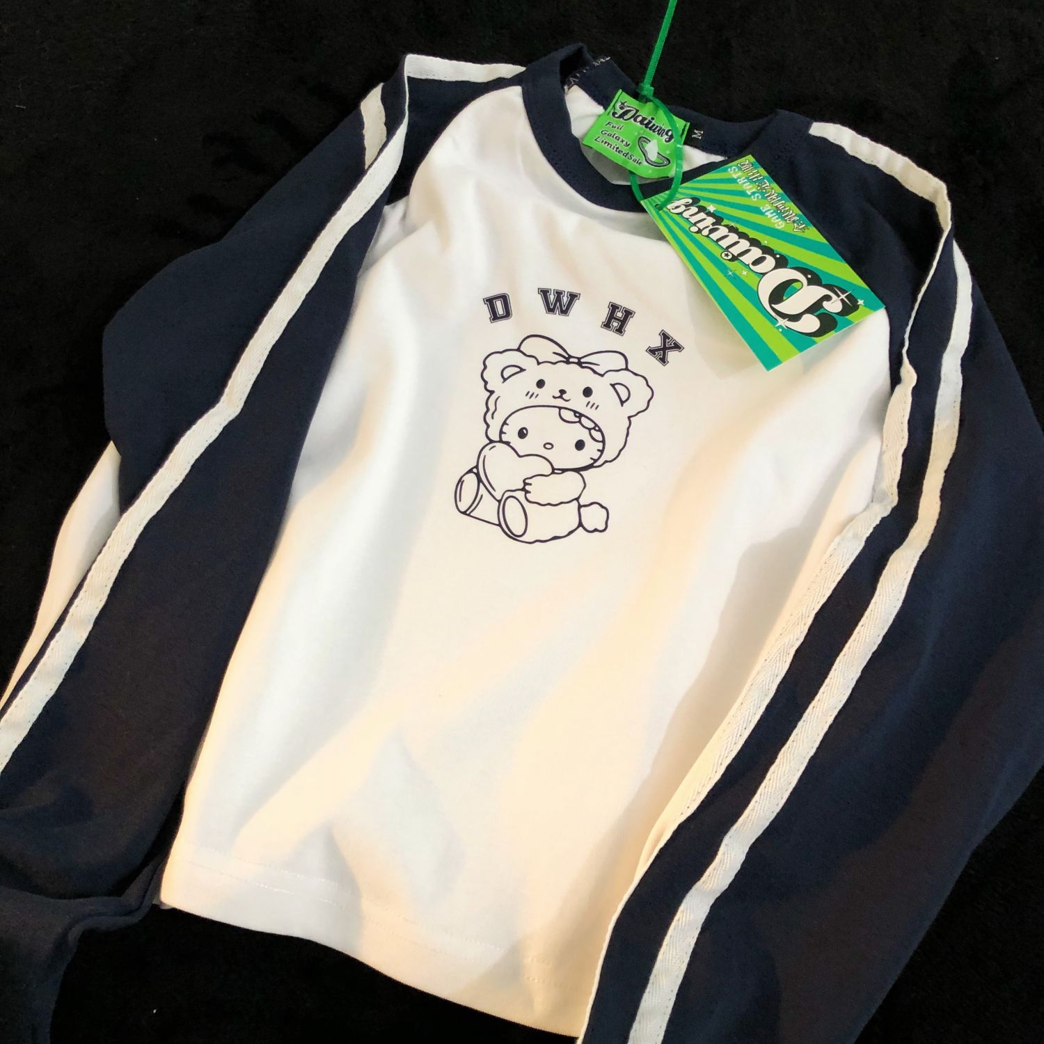 Daiwing凯蒂猫插肩拼色情侣长袖