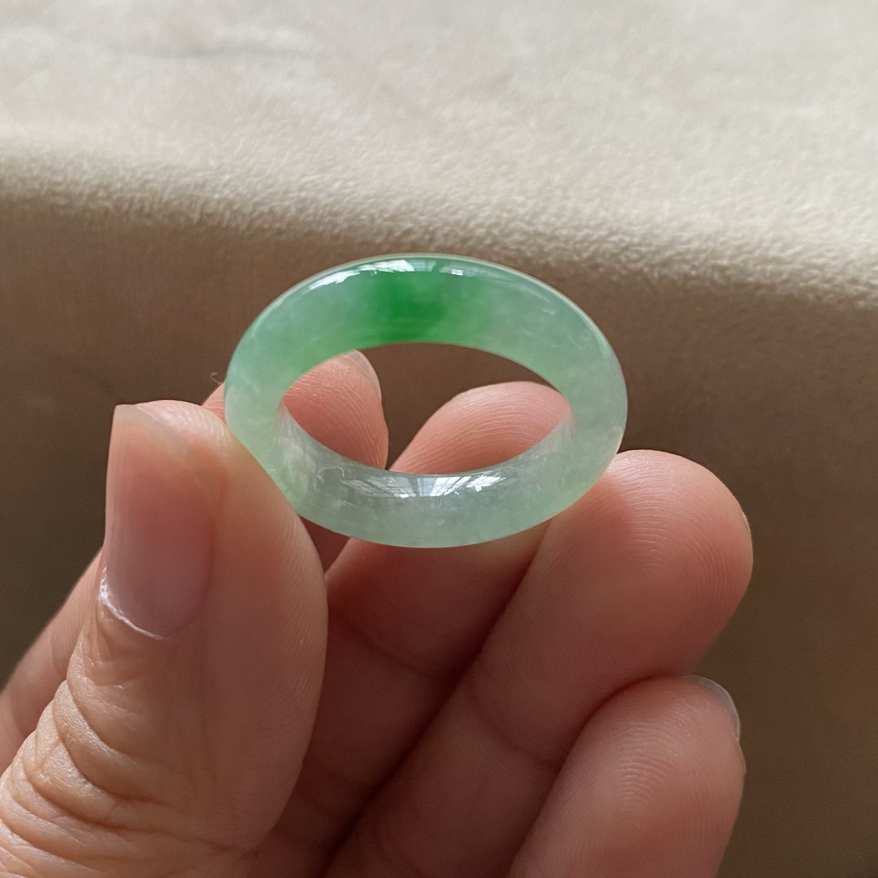 18号飘辣绿白底青飘绿翡翠戒圈指环玉戒