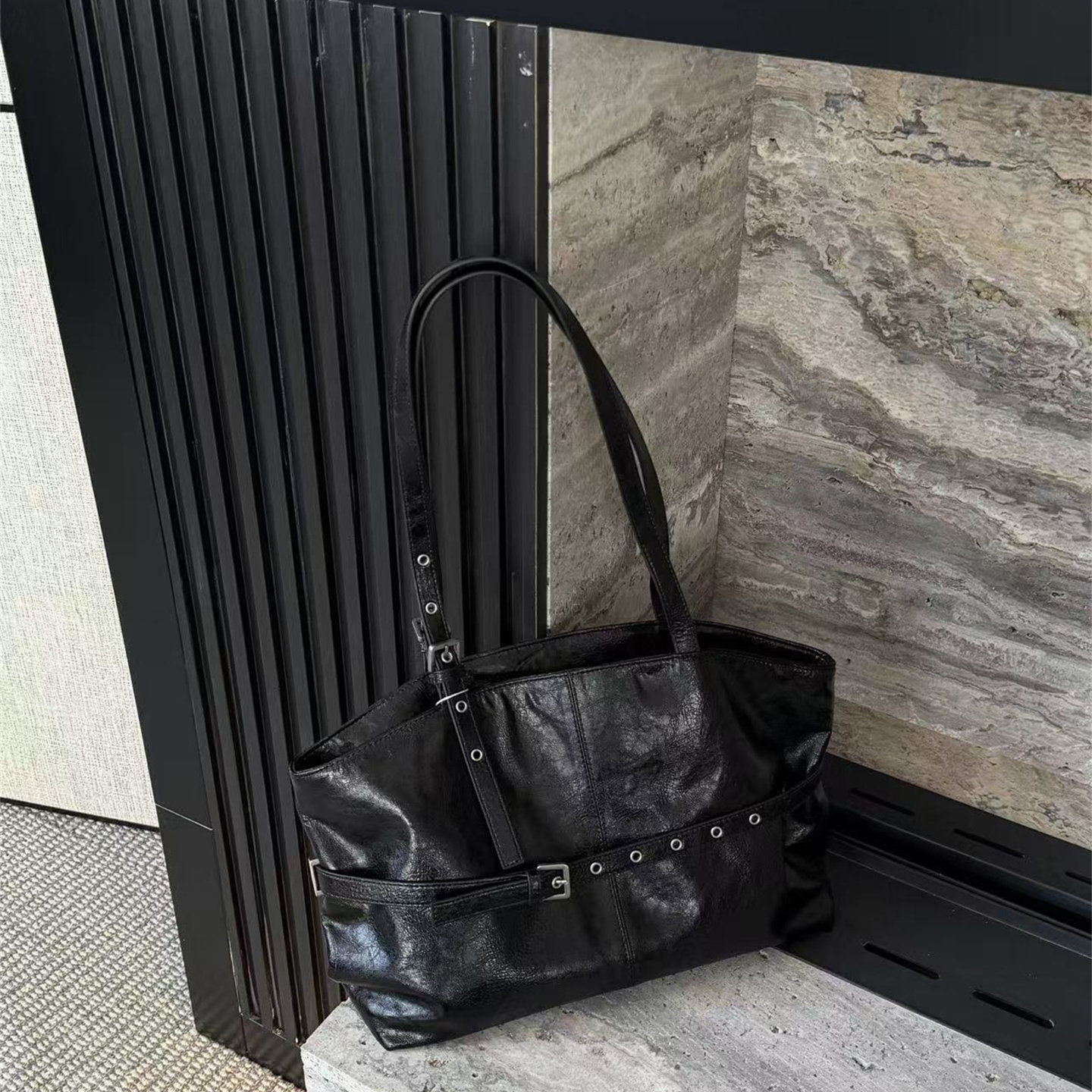 韩素希吴海媛同款扣绑带单肩包