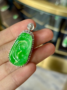 缅甸天然冰种绿如意 现货 翡翠吊坠老坑a货阳绿水润挂件带证书