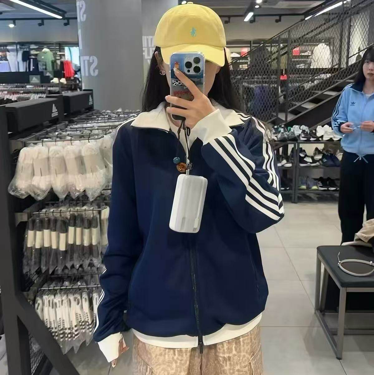 一折专区宋雨琪同款复古运动风三条杠立领拉链外套女韩系穿搭夹克