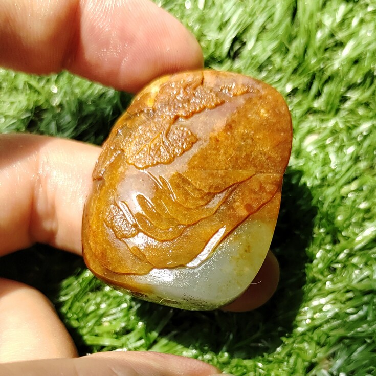 【dongdoon~自然光实拍】天然新疆和田玉籽料栗子黄金皮山水牌子