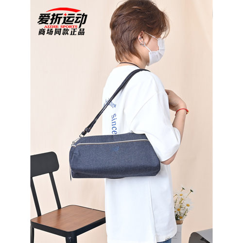 NewBalanceNB女运动休闲斜挎包