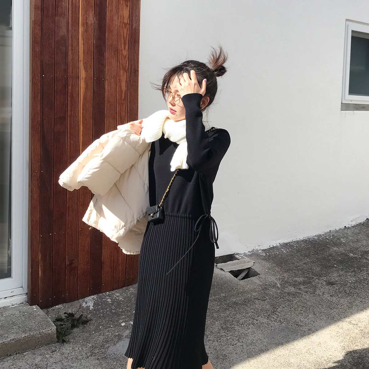 花栗鼠小姐 所有外套都配 百褶抽绳半高领打底针织连衣裙205.00元包邮