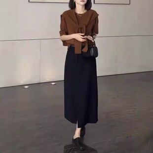 24707大爱美依缘2025秋季新款短袖宽松带披肩上衣开叉半身裙女装