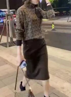 88100大爱美依缘2024秋冬新款时尚高领印花长袖上衣修身半身裙女