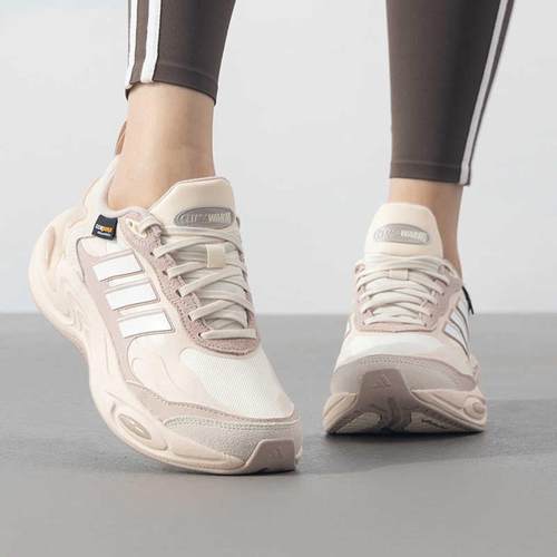 阿迪达斯女鞋2024冬季新款CLIMAWARM运动鞋训练休闲跑步鞋IH0479