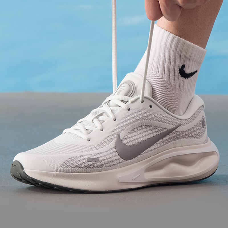 耐克男鞋2025运动鞋健身训练缓震舒适透气休闲跑步鞋 FN0228-107
