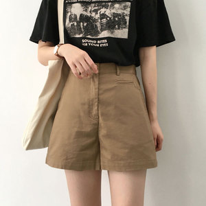 基本款百搭卡其色短裤