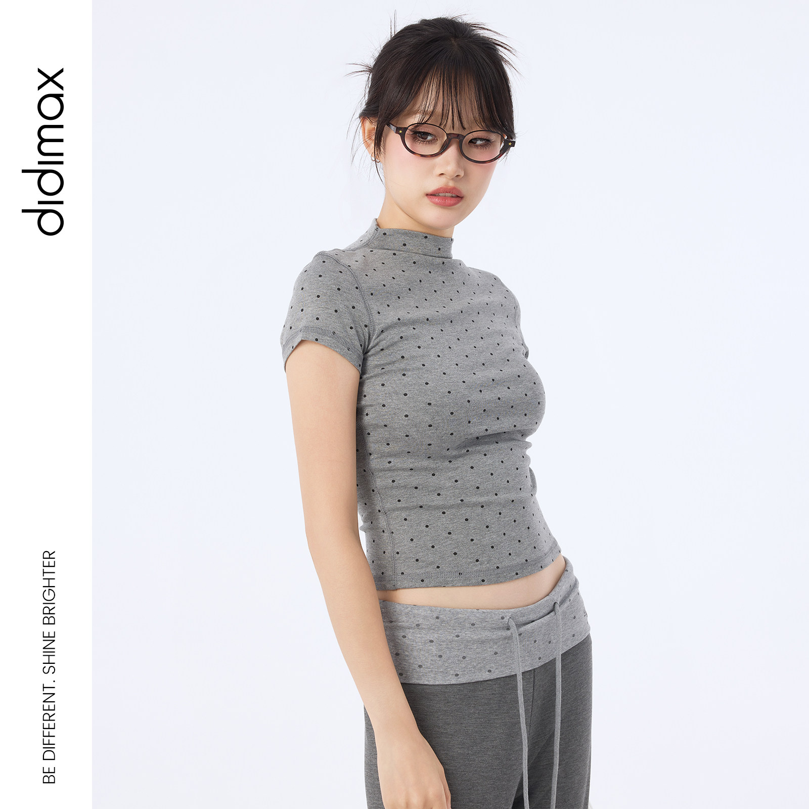 didimax秋季新款灰色立领修身型短袖波点短款上衣女打底衫Q49962图片
