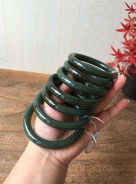 天然新疆且末料青糖玉手镯圆条女