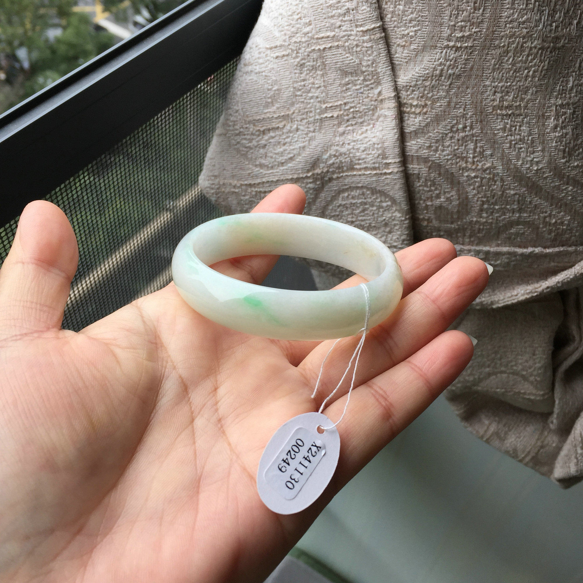 贵妃圈口约54.4x47.2mm天然A货缅甸料翡翠贵妃白底青玉石手镯女款