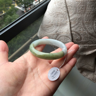 贵妃圈口约52x46.7天然A货缅甸料翡翠贵妃手镯双色相当于圆口49mm