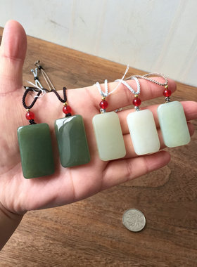 天然新疆且末料和田玉平安无事牌