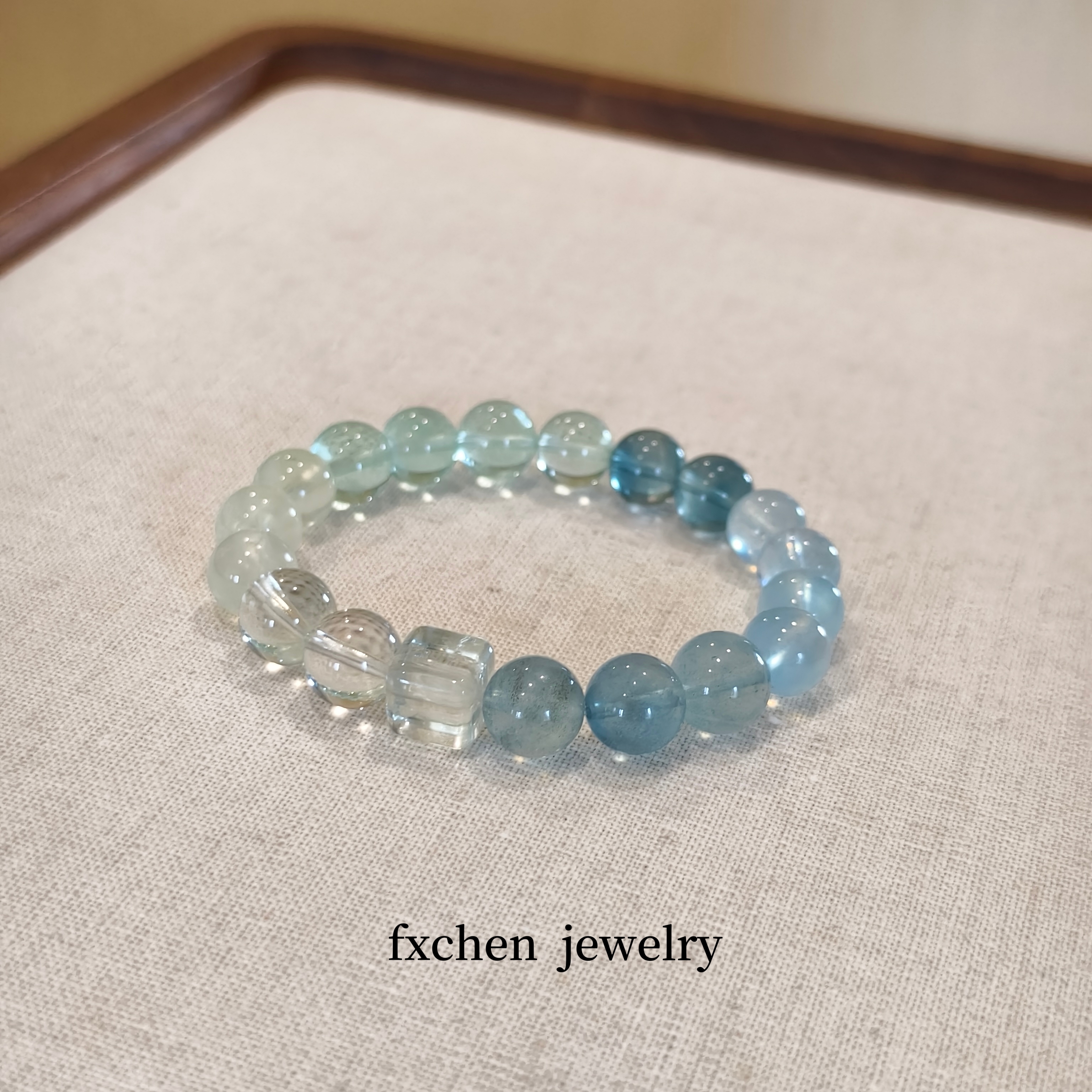 天然水晶海蓝宝萤石手链葡萄石蓝色渐变补缺喜水木手串生日礼物