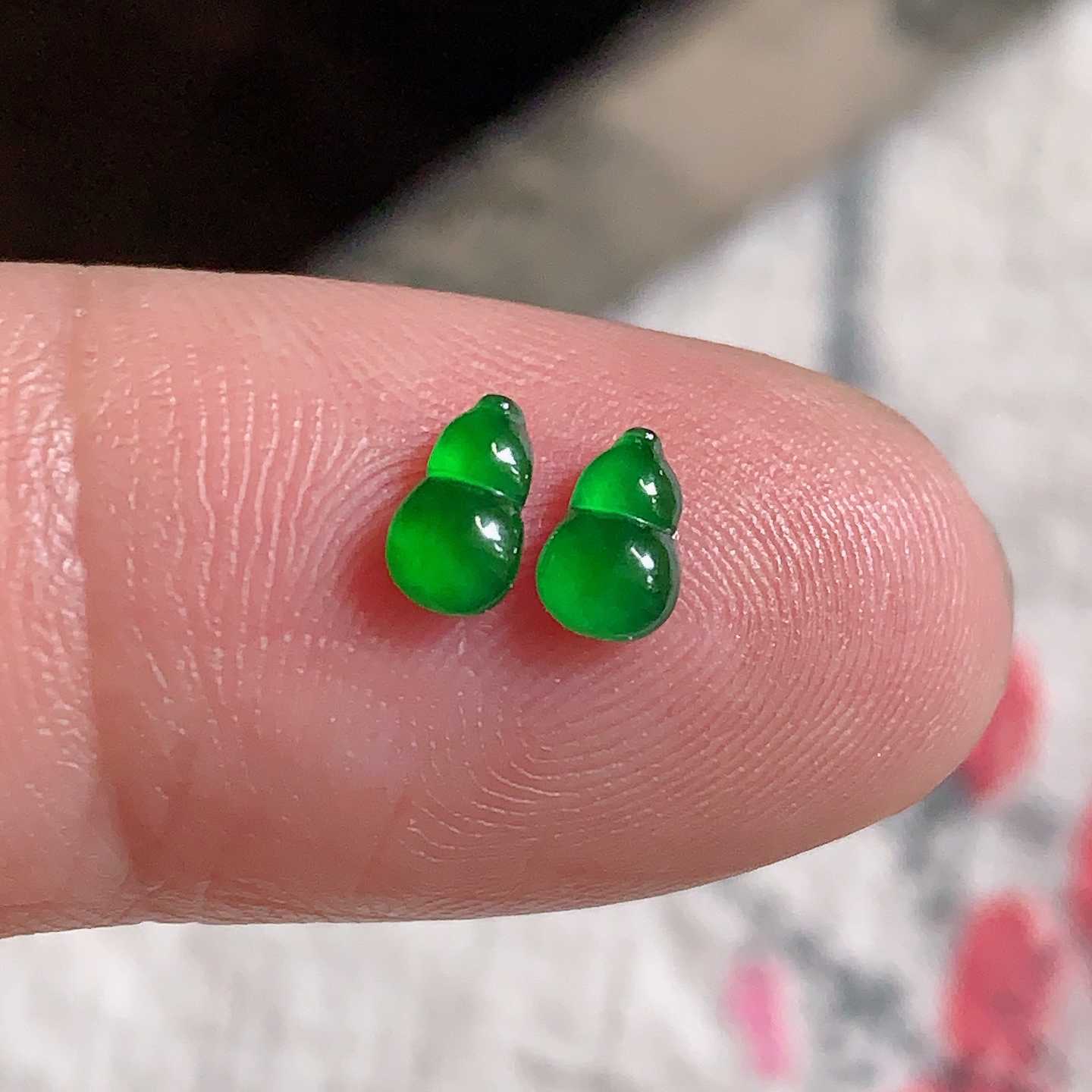 缅甸天然翡翠A货满绿葫芦戒面