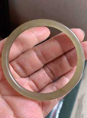 天然和田玉细腻圆润圆条糖玉手镯