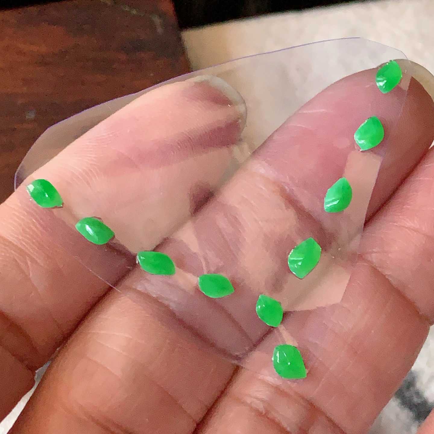 缅甸天然翡翠A货裸石镶嵌面送证书冰种阳绿随形戒面一套700280