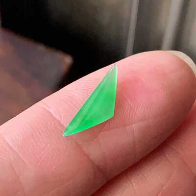 翠都翡翠珠宝缅甸天然A货裸石镶嵌面冰种阳绿三角形戒面300104