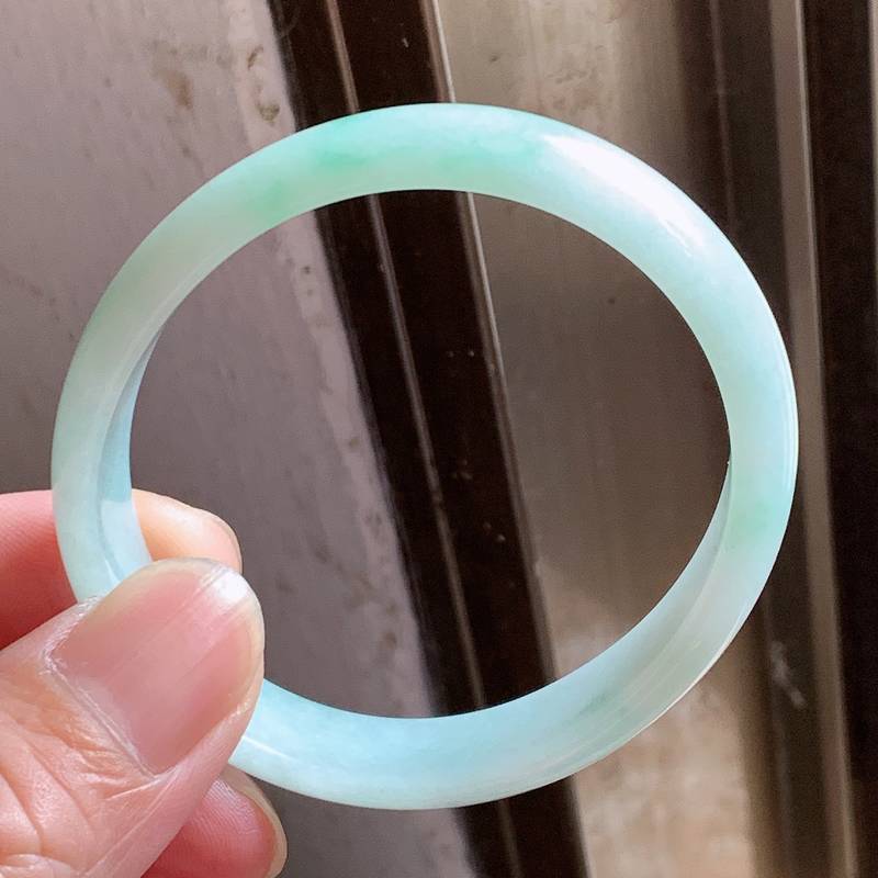 缅甸天然翡翠A货贵妃手镯