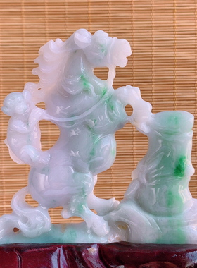 缅甸翡翠A货玉石珠宝新品自然光实拍绿色飘花马上封侯摆件000015